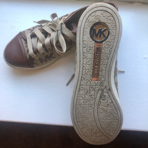 Michael Kors sneakers Size 7 1/2 - Picture 3 of 3